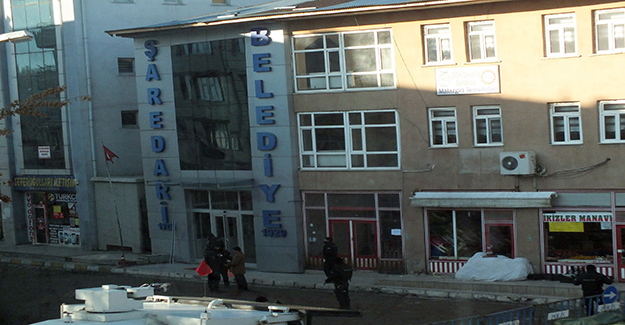 Malazgirt Belediyesi eş başkanları gözaltında