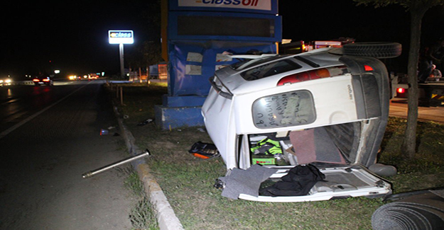 Sakarya'da otomobil petrol istasyonuna girdi: 1 ağır yaralı