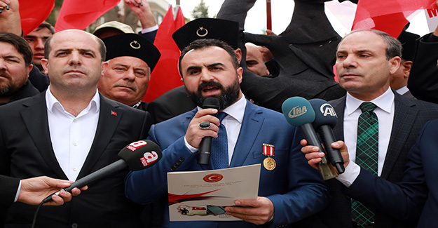 Şehit aileleri ve gazilerden Belçika’ya siyah çelenkli protesto