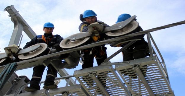 Teleferik cambazlarından fırtınada bakım