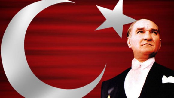 Türk milletvekilleri Budapeşte’de Atatürk’ü andı