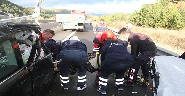 Uyuyan sürücü TIR'a arkadan çarptı: 2 yaralı