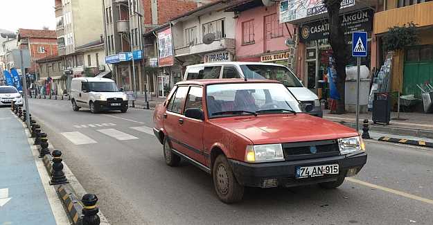 Bartın'da karşıdan karşıya geçmek isteyen 9 yaşındaki kıza otomobil çarptı