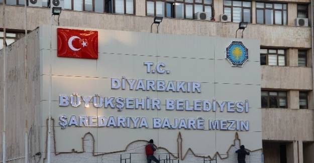 Belediye tabelasına Diyarbakır silueti eklendi Belediye tabelasına Diyarbakır silueti eklendi