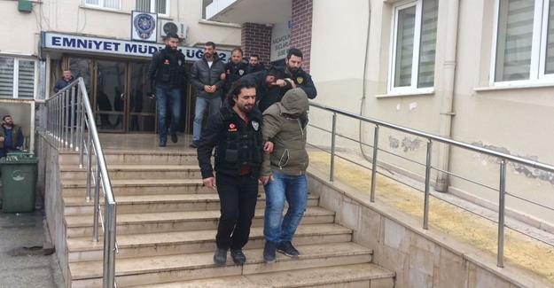 Bursa'da evinde ölü bulunan gence uyuşturucu sattığı iddia edilen 6 kişi gözaltına alındı