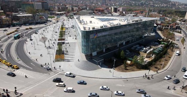 Bursa'da iki AVM kira bedellerini Türk Lirası'na çevirdi