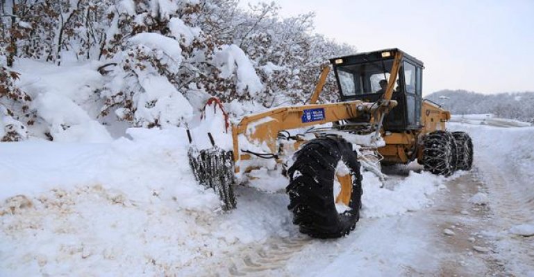 Bursa'da kardan kapanan 36 köy yolu açıldı