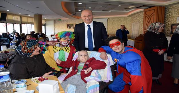 Cemalettin Torun, engelli aileleri ile bir araya geldi