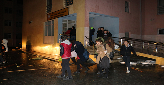 Fırtınada hasar gören pansiyondaki 38 öğrenci tahliye edildi