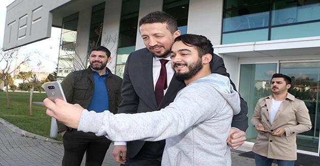 Hidayet Türkoğlu ve Ömer Onan engelli sporcuları ağırladı
