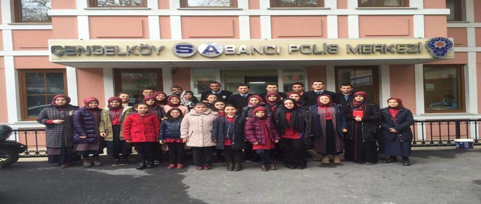 İstanbul'da lise öğrencilerinden polise destek ziyareti