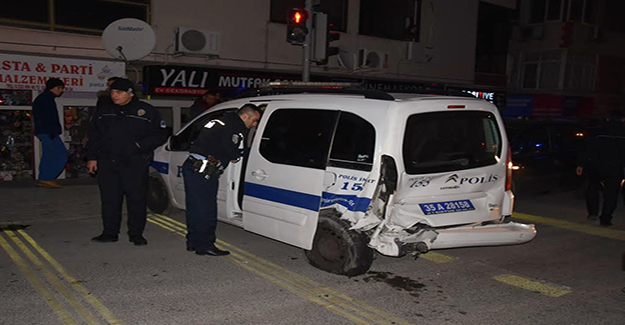 İzmir'de trafik kazası: 2'si polis 5 yaralı