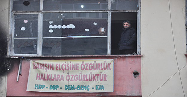 Kars’ta polis HDP ve DBP İl Başkanlıklarında arama yapıyor