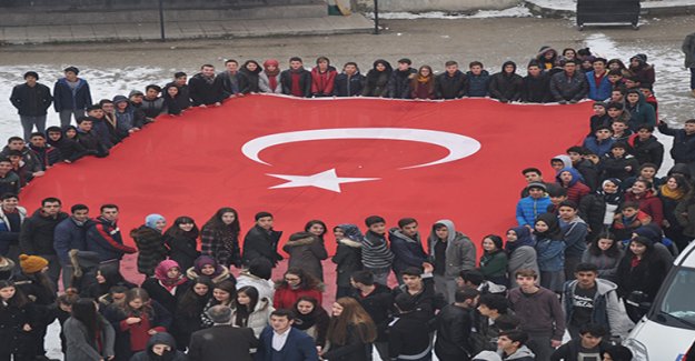 Lise öğrencilerinden asılsız ihbar ile okula çağırdıkları polise müthiş sürpriz