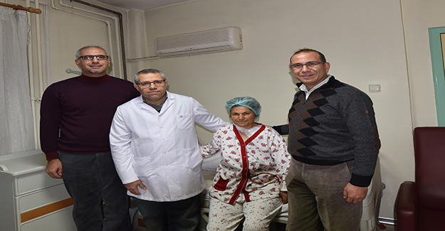 Meme kanseri 2 çocuk annesi başarılı bir ameliyatla sağlığına kavuştu