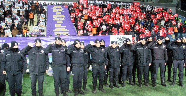Osmanlıspor - Galatasaray maçında çevik kuvvet polisleri unutulmadı