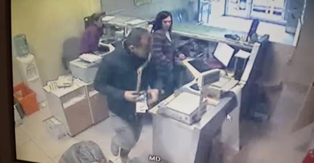 Silahlı soyguncu PTT'de hamile memuru da yaraladı