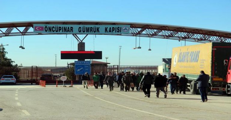 Suriyeliler Halep’ten Türkiye sınırına geliyor