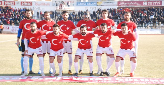 Tokatspor sahaya ay-yıldızlı tişörtle çıktı