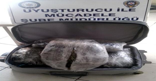 Uşakta 5 kilo 395 gram esrar ele geçirildi