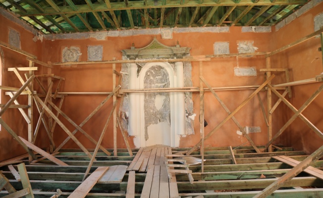 200 yıllık ahşap cami küllerinden doğuyor