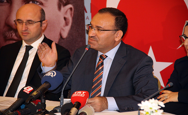 Adalet Bakanı Bekir Bozdağ: "Barolar Birliğinin levhasını değiştirsin Feyzioğlu, Alternatif CHP yazsın"