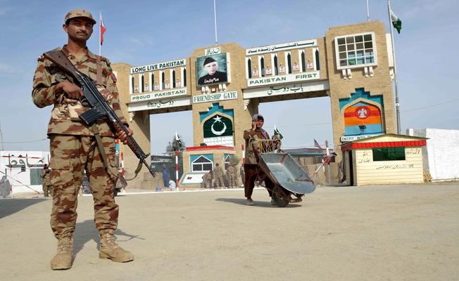 Afganistan-Pakistan sınır kapısı tekrar açıldı