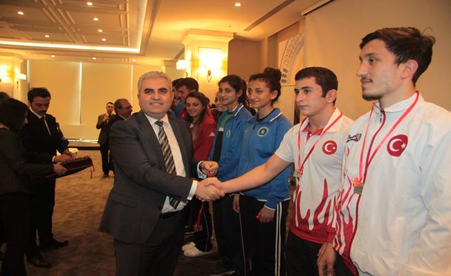 Başarılı sporcular UEDAŞ tarafından ödüllendirildi