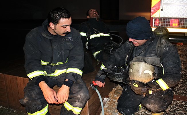 Bursa'da 11. Katta çıkan yangın büyümeden söndürüldü