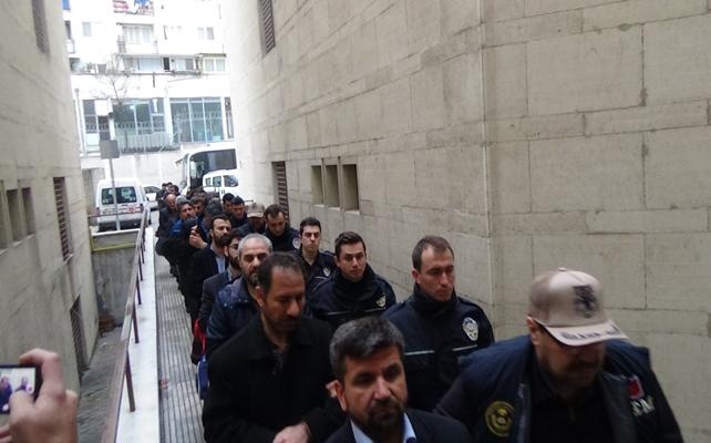 Bursa'da FETÖ Şüphelisi 26 Eski Polis Adliyeye Sevk Edildi
