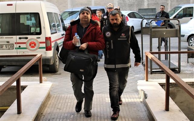 Bursa’da FETÖ’den gözaltına alınan 3 eski müftülük çalışanı adliyeye sevk edildi