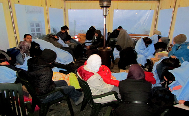 Çeşme'de denizden ve karadan 105 sığınmacı yakalandı