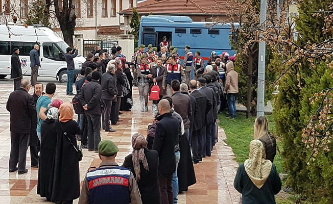 FETÖ soruşturması kapsamında tutuklu bulunan 14 kişi hakim karşısına çıkarıldı