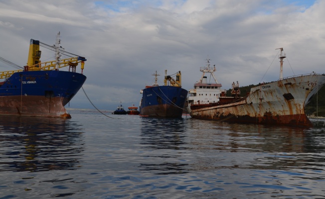 Hacizli gemiden denize yakıt sızıntısı