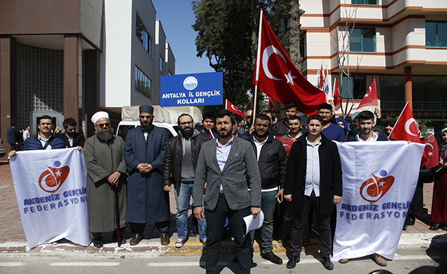 Hollanda'nın Antalya Fahri Konsolosluğu önünde protesto