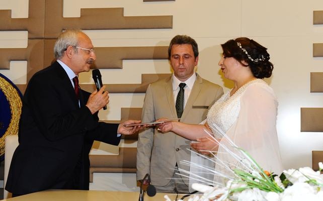 Kılıçdaroğlu nikah şahidi oldu