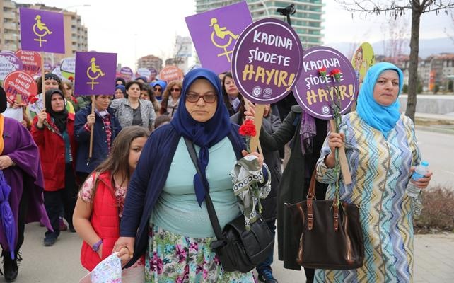 Nilüfer’de kadınlardan sessiz yürüyüş
