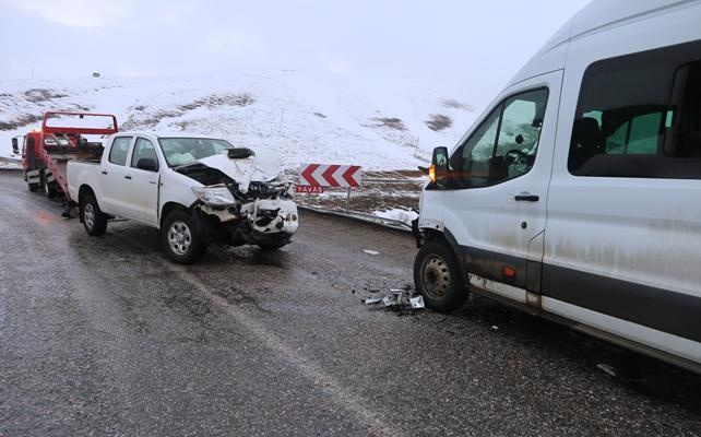 Öğrenci servisi kaza yaptı: 17 yaralı