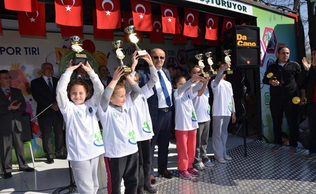 Spor tırı İznik`te öğrencilerle buluştu