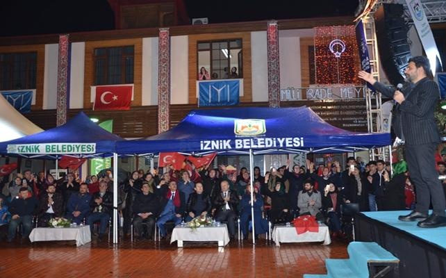 Uğur Işılak İzniklileri coşturdu