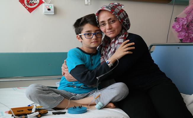 En güzel hediyeyi hasta yatağında arkadaşlarından aldı