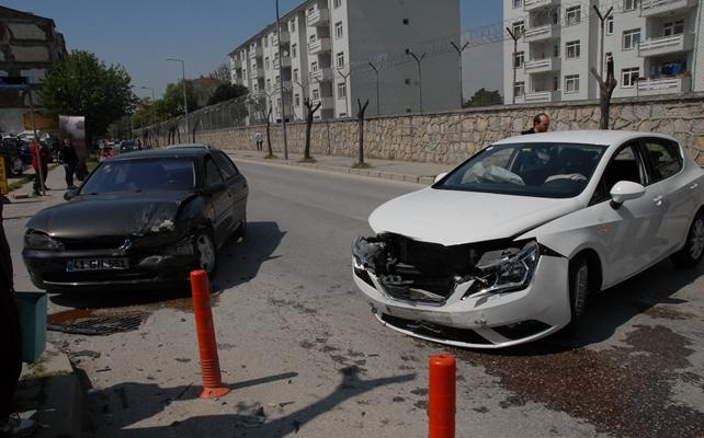 Gölcük'te trafik kazası: 1 yaralı