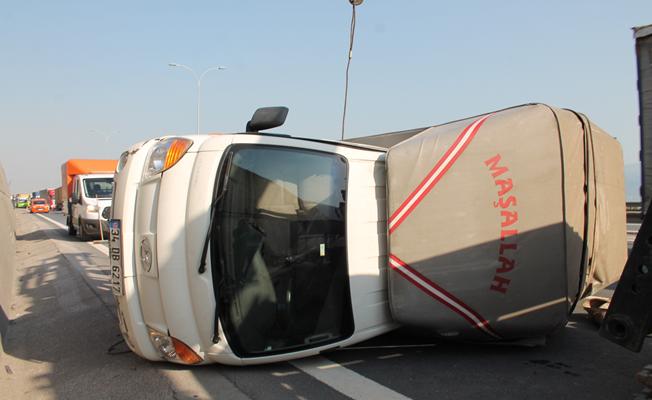 Kocaeli'de kamyonet şarampole yuvarlandı: 3 yaralı