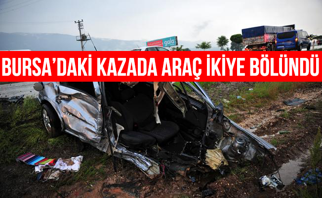 Bursa'daki Kazada Otomobil İkiye Bölündü