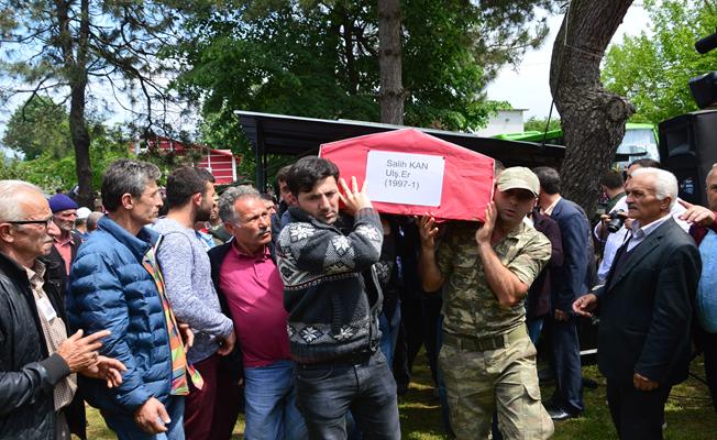 Erzurum'da Trafik kazasında hayatını kaybeden asker toprağa verildi