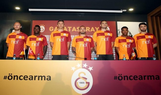 Galatasaray, yeni sezon formasını tanıttı