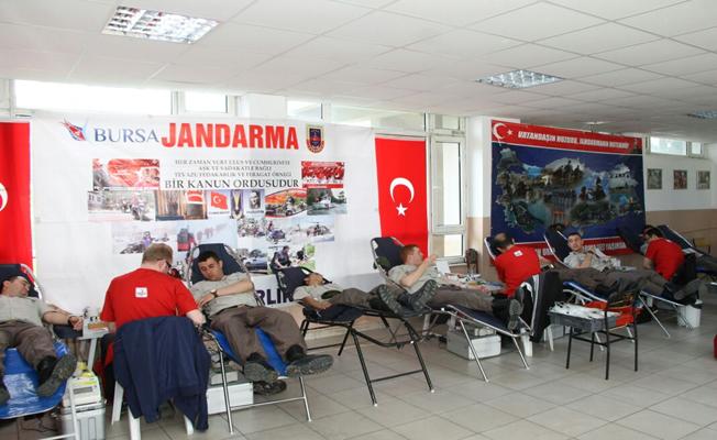 Jandarma kan bağışladı