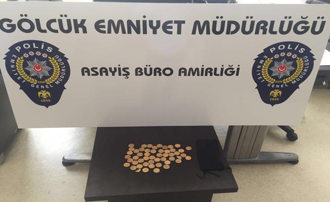 Polise sahte altın sikke satarken yakalandı