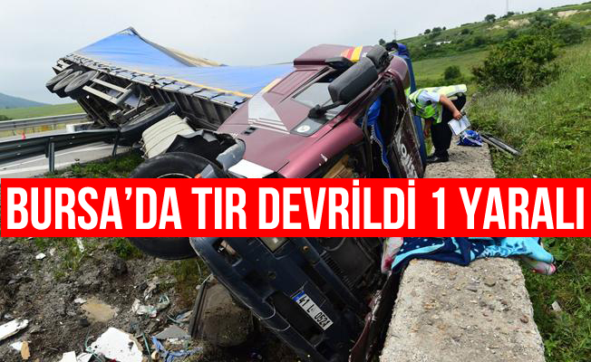 Bursa'da Çamaşır Makinesi Yüklü Tır Devrildi