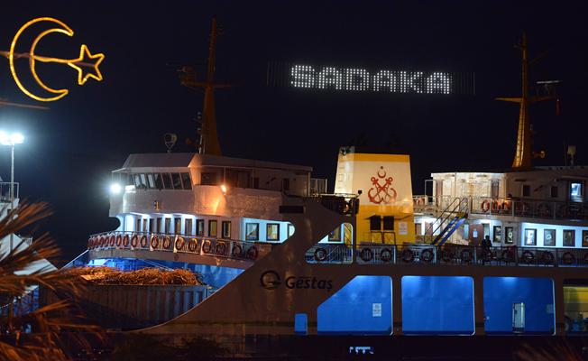 Çanakkale Boğazı'nı "mahya"lar aydınlatıyor